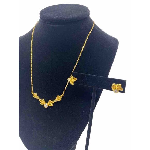 Avon Magnetic Heart Necklace & Earrings Gift Set, Used - Picture 2 of 4